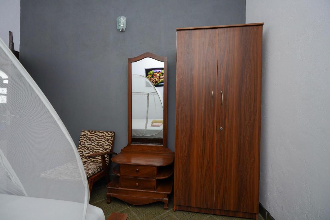 Lilly Palace Villa Guest House ネゴンボ エクステリア 写真