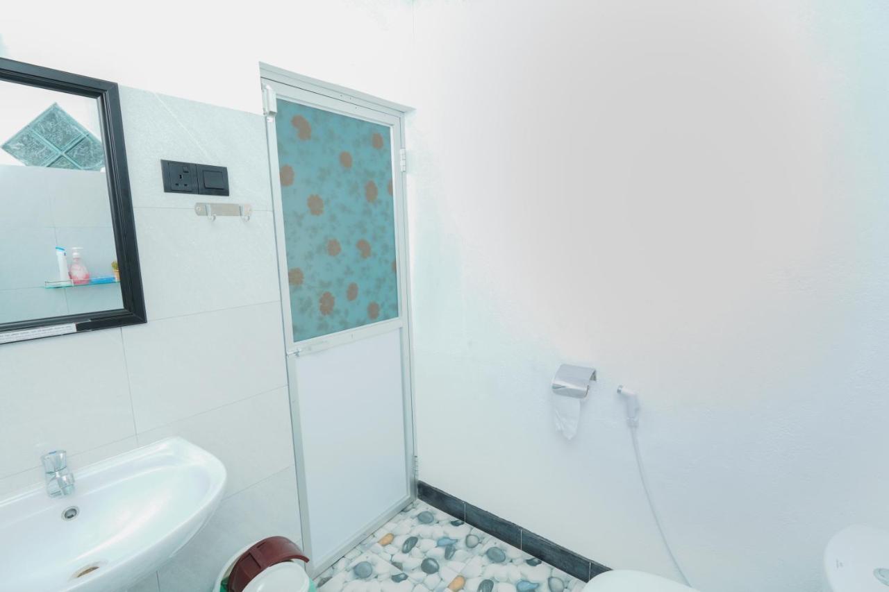 Lilly Palace Villa Guest House ネゴンボ エクステリア 写真