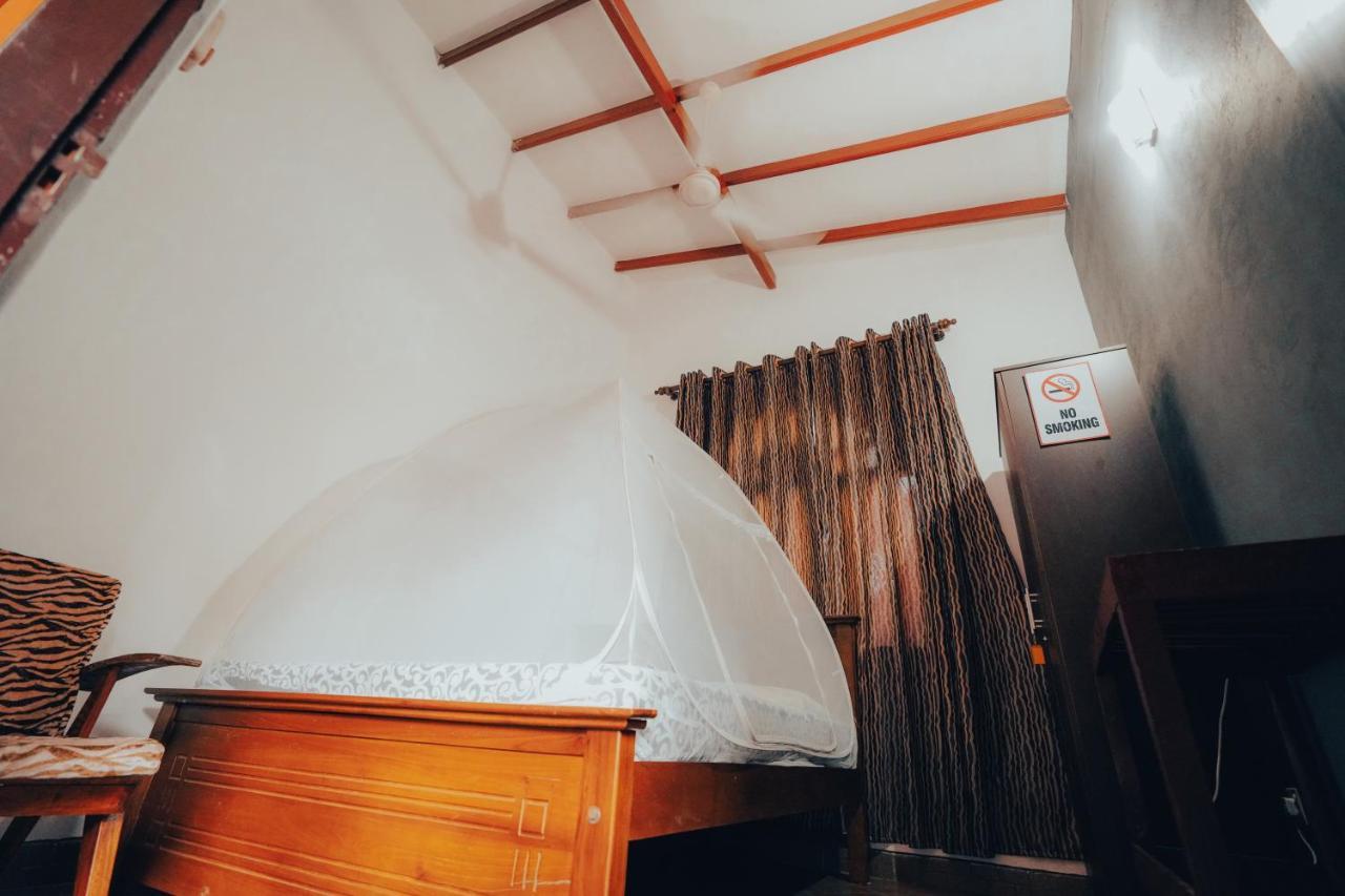 Lilly Palace Villa Guest House ネゴンボ エクステリア 写真