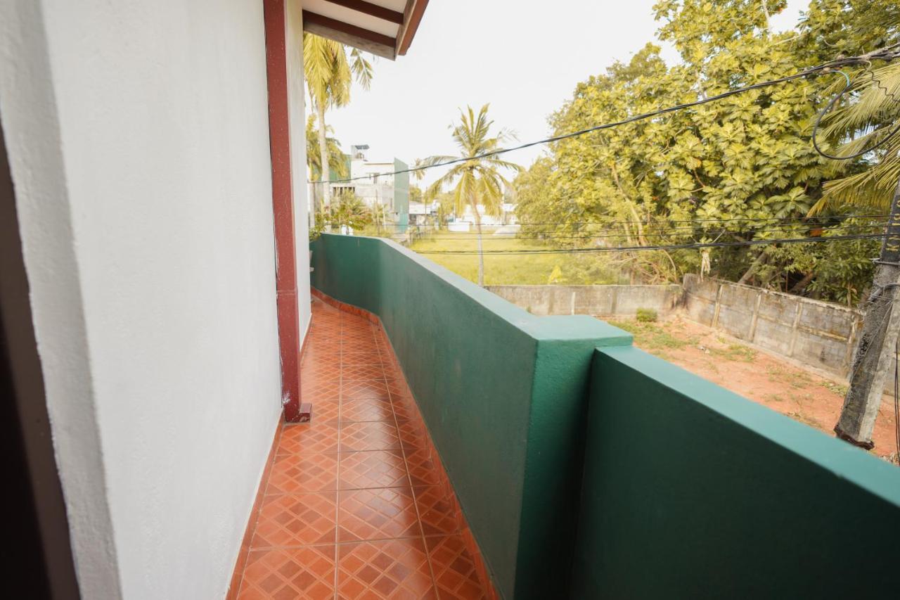 Lilly Palace Villa Guest House ネゴンボ エクステリア 写真