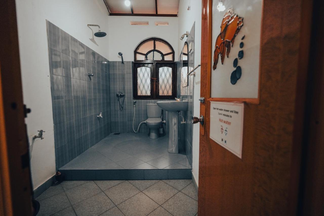Lilly Palace Villa Guest House ネゴンボ エクステリア 写真